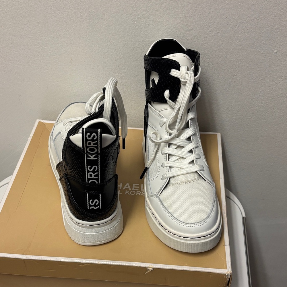 Michael Kors MATSON Monochrome Women Lace up High Top Sneakers, very comfy. - Picture 4 of 8